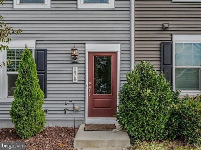 Building Photo - 179 Presidents Pointe Ave