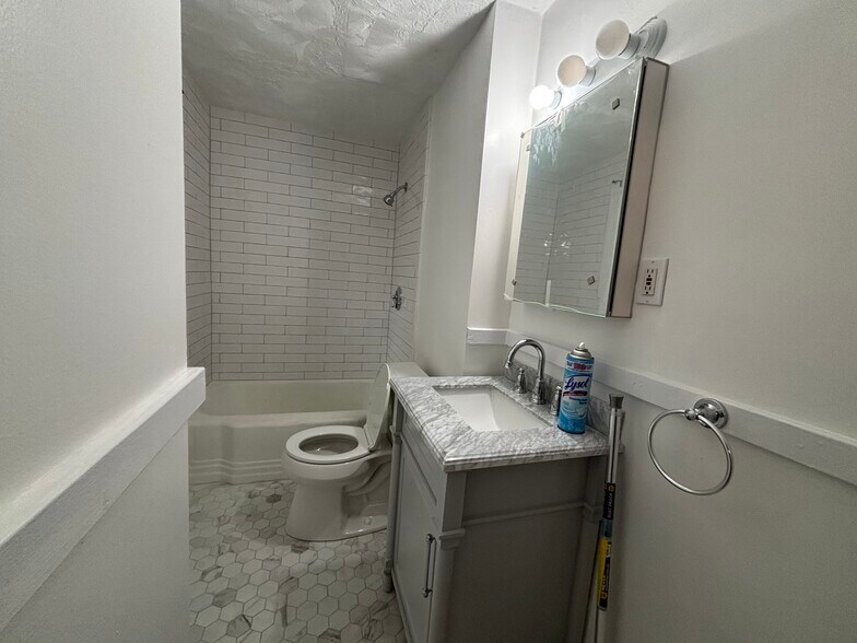 Building Photo - 219 Washington St