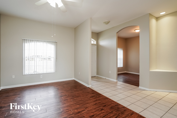 Building Photo - 226 Manasota St