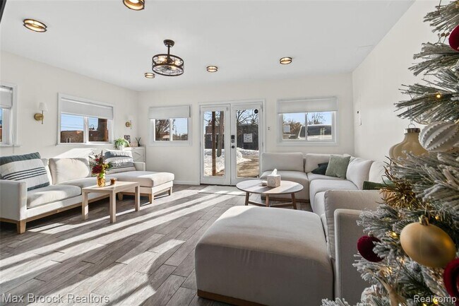 Building Photo - 3020 Grove St