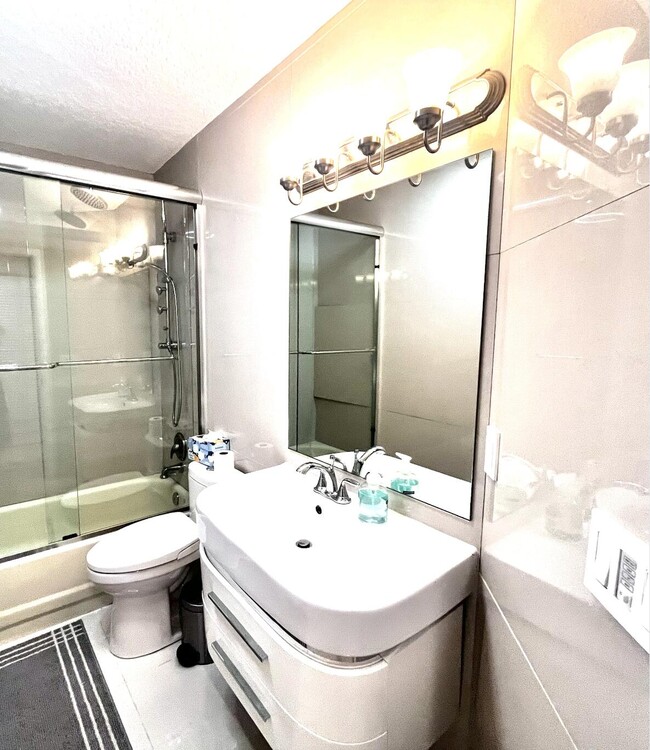 Building Photo - 6186 Duckweed Rd