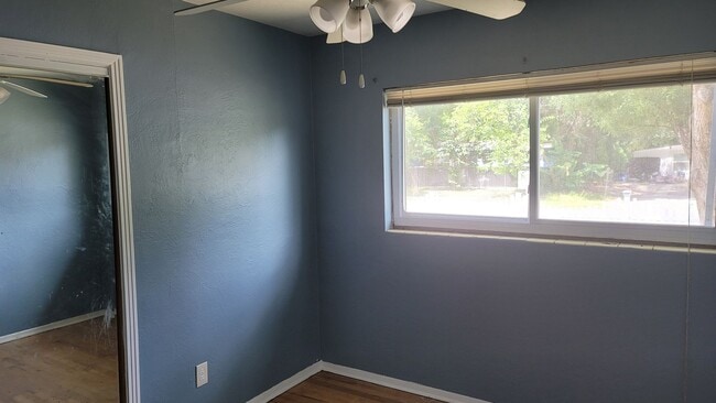 Building Photo - 4 Bedroom, 2 bath in Orlando. Fenced in ya...