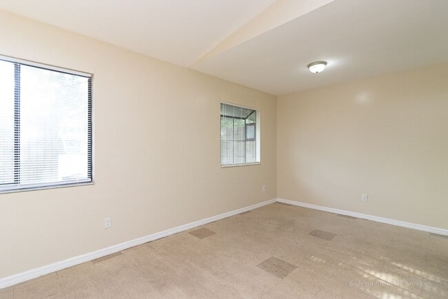 Building Photo - Cedar Ridge 501 A-C