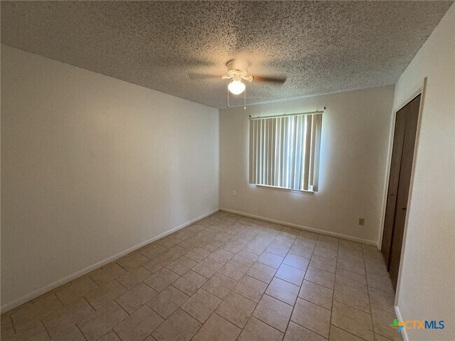 Building Photo - 2408 Carnation Dr
