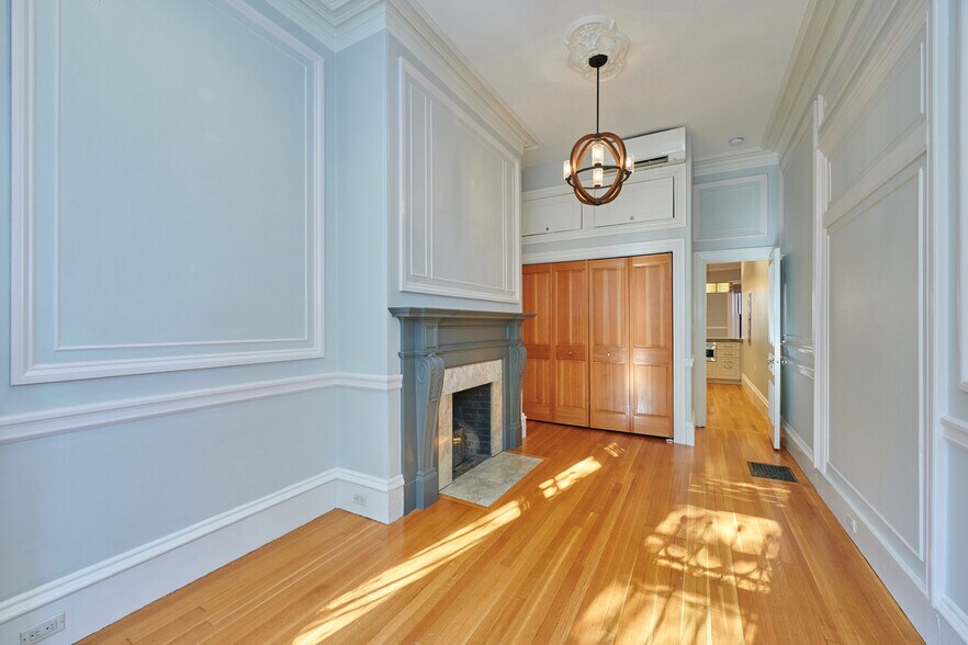 Building Photo - 313 Marlborough St