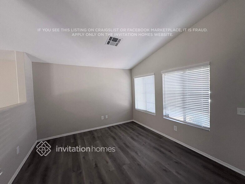 Building Photo - 1551 E Betsy Ln