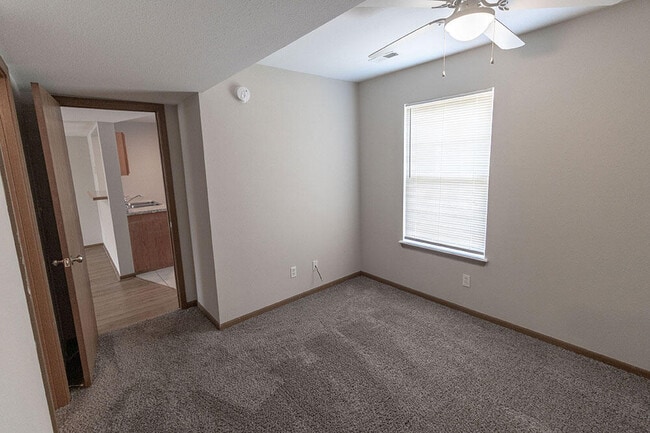 Building Photo - 3611 Zinnia Dr