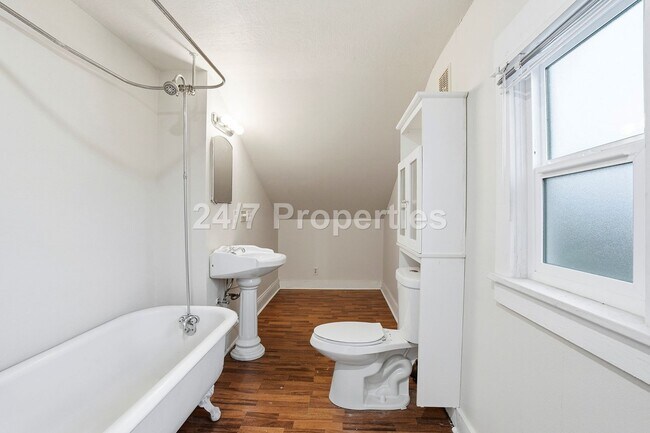 Building Photo - Amazing 4 bedroom home in SE Portland!