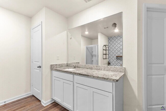 Building Photo - 3335 Bridgewood Dr