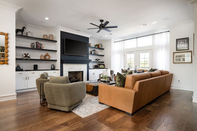 Primary Photo - 218 Tarrow St