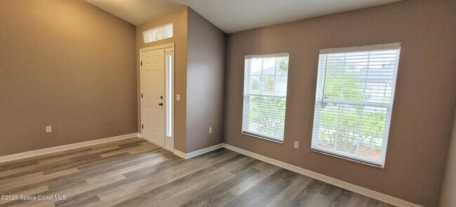 Building Photo - 2033 Gloria Cir