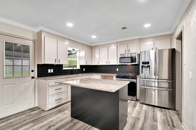 Building Photo - 1914 Monroe Dr