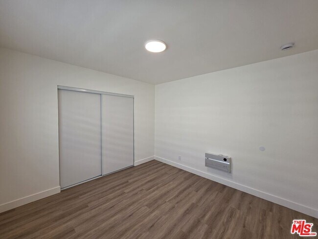 Building Photo - 2009 Carnegie Ln