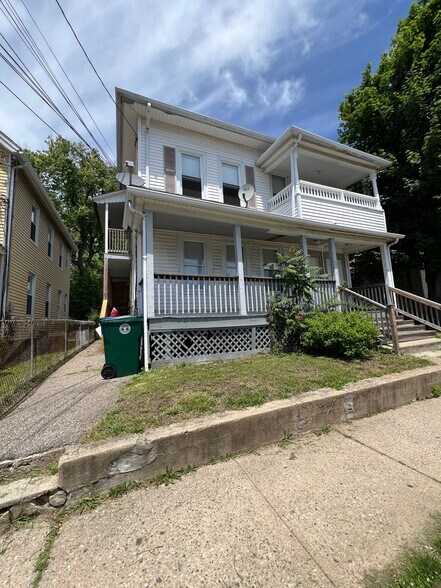 Primary Photo - 334 Hollister St