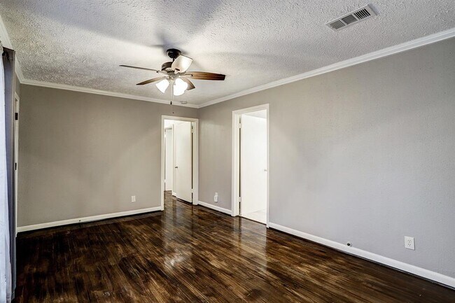 Building Photo - 7252 Parker Rd