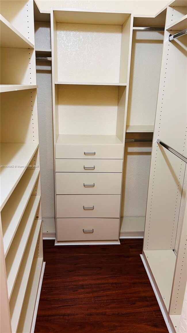 Building Photo - 6732 W Sample Rd