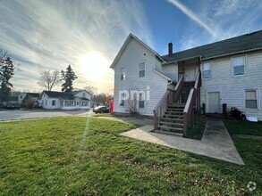 Building Photo - 156 W Main St