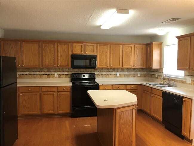 Building Photo - 1909 Hampton Springs Ct SW