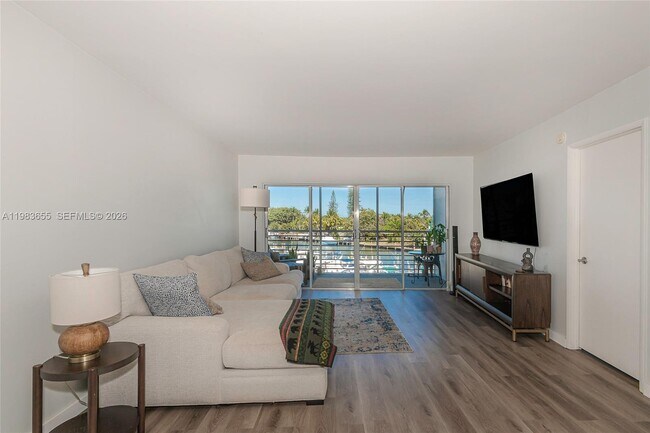 Building Photo - 2731 NE 14th Street Causeway