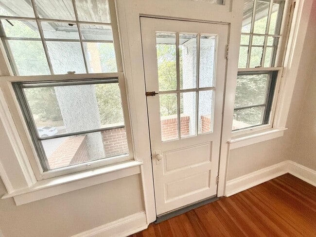 Building Photo - **BEST DEAL**Ghent -2 Bedroom condo 2nd Fl...
