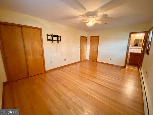 Building Photo - 515 Lakeview Ave