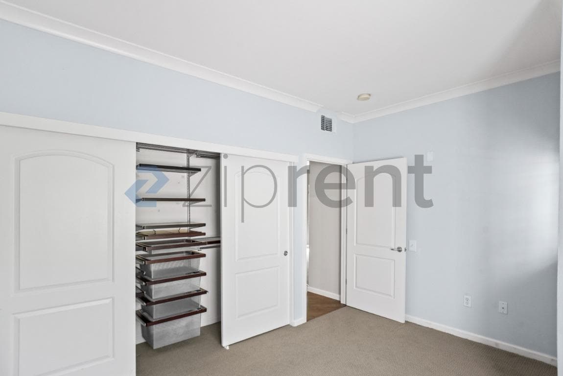 Building Photo - Unit 164
