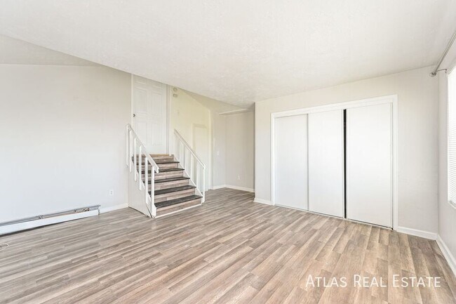 Building Photo - 3210 W Longfellow Pl