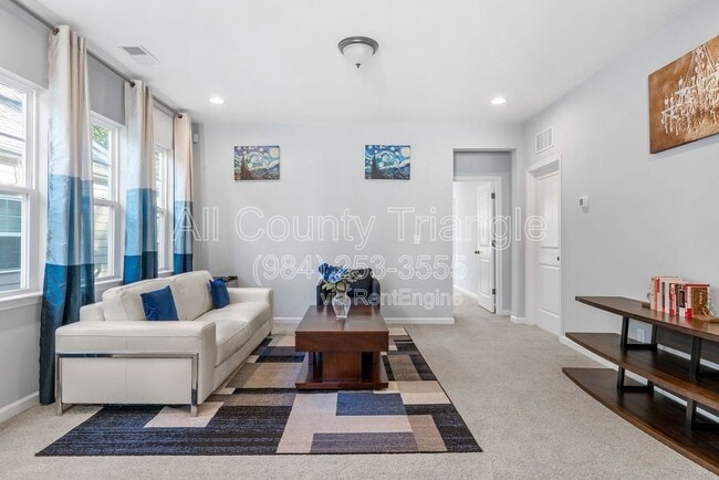 Building Photo - 504 Flip Trail