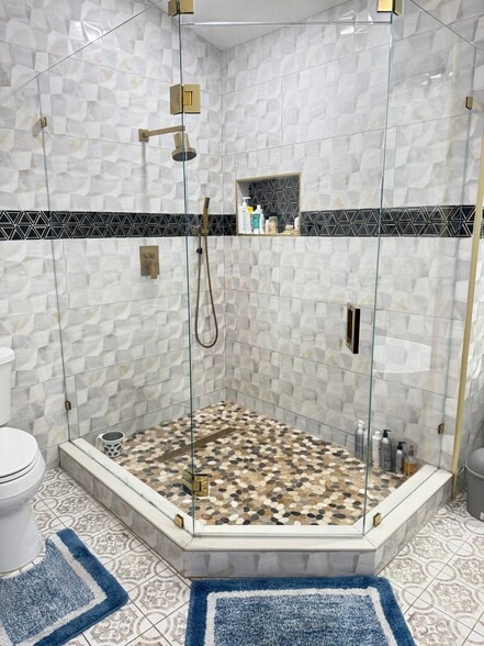 Building Photo - 6420 Via Tierra