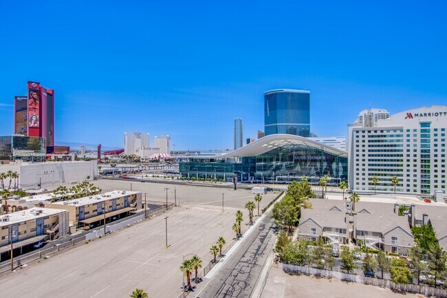 Building Photo - Absolutely stunning high rise loft at Metr...