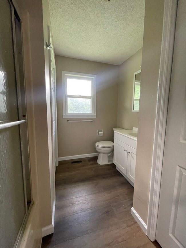 Building Photo - 3 Bedroom house FOR RENT in Bowling Green, MO