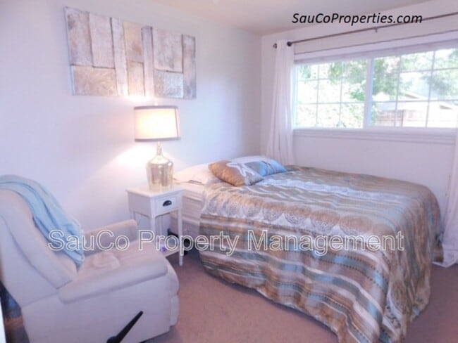 Building Photo - 19739 SW Sandra Ln