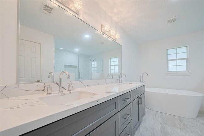 Building Photo - 5303 Lookout Mountain Dr