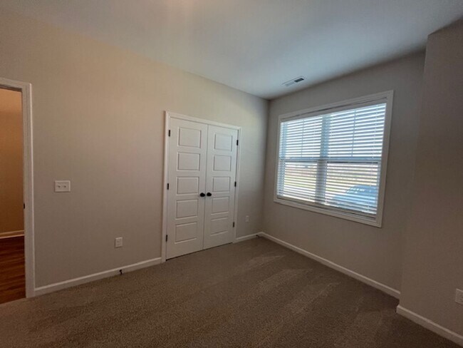 Building Photo - 8405 Paramount Point