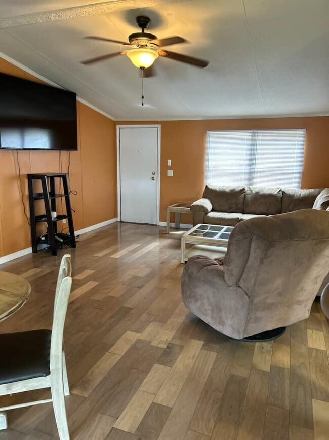 Building Photo - 732 Paradise Island Dr