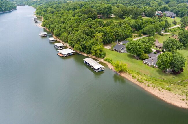 Building Photo - 18440 Ponderosa Dr