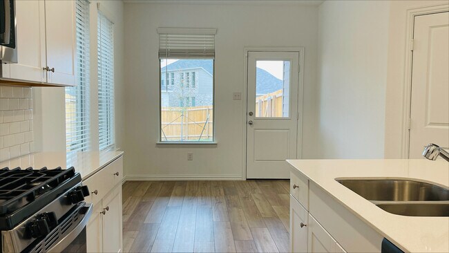 Building Photo - 10029 Little Tree Ln