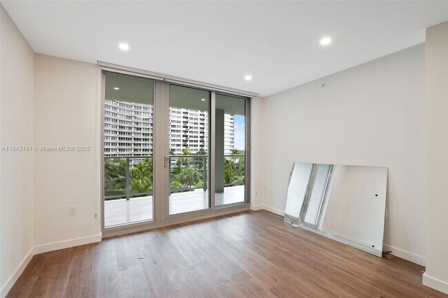 Building Photo - 1500 Bay Rd
