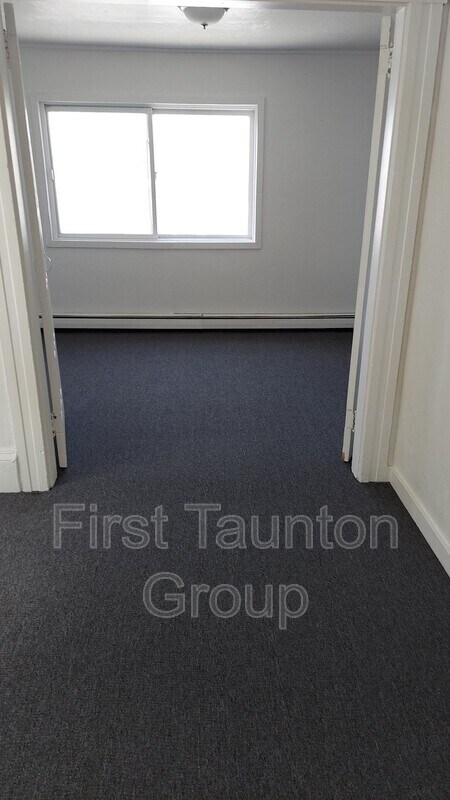 Building Photo - 9 Cedar St