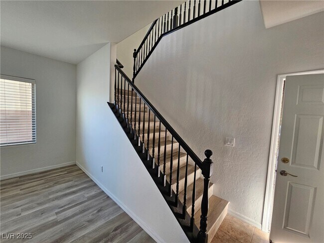 Building Photo - 6842 Feral Dove St