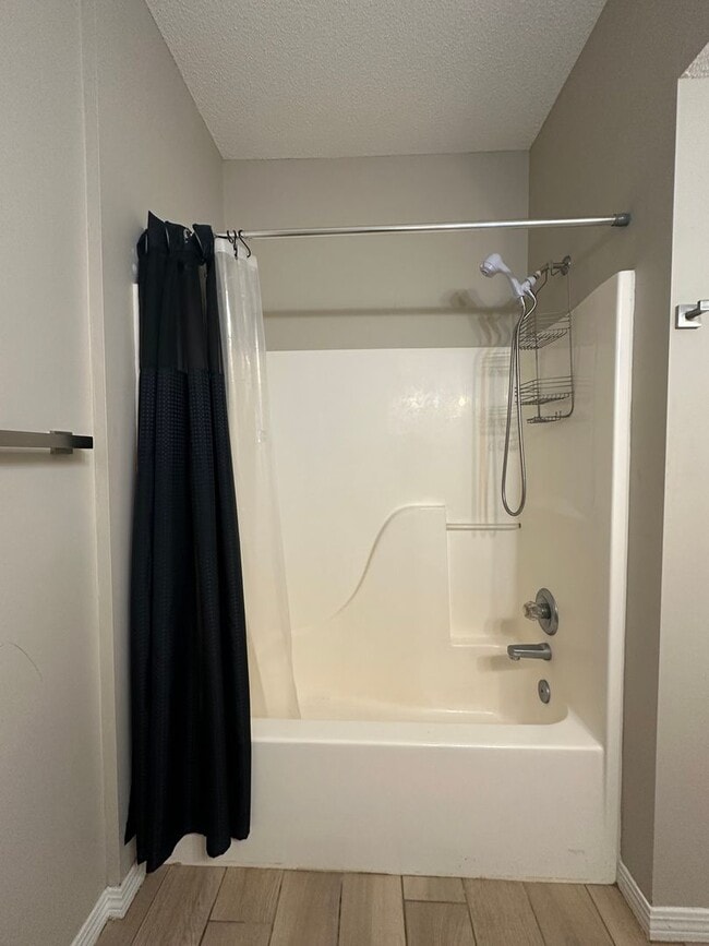 Building Photo - Quiet Condo at The Oaks at Niceville