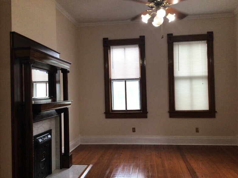 Building Photo - 519 Lowerline St