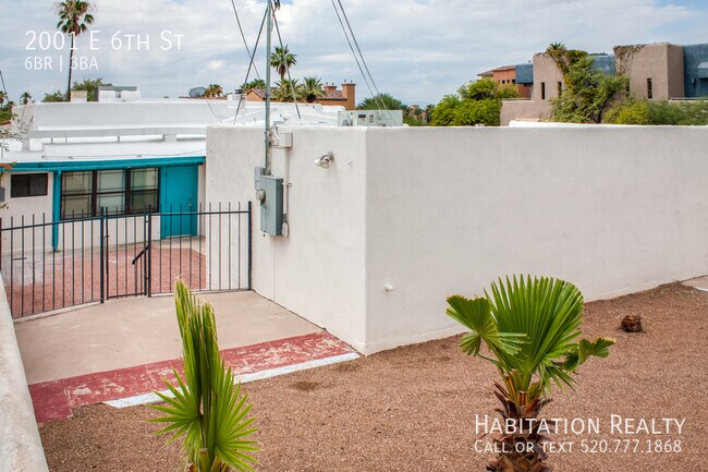 Building Photo - 2001 E 6th St