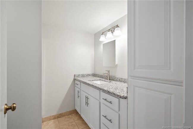 Building Photo - 3098 SW Sunset Trace Cir