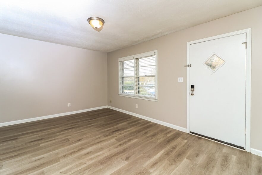 Building Photo - 3564 Briar Dr