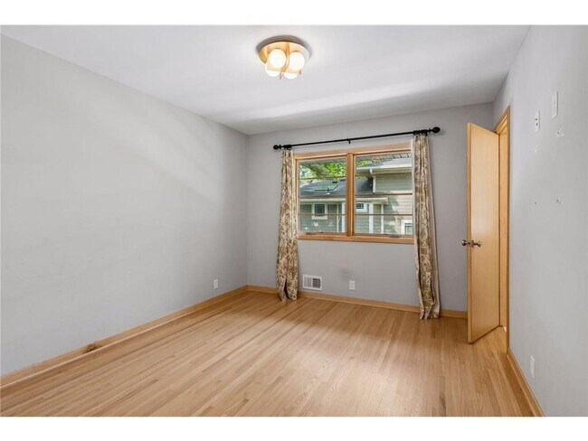 Building Photo - 6216 Maloney Ave