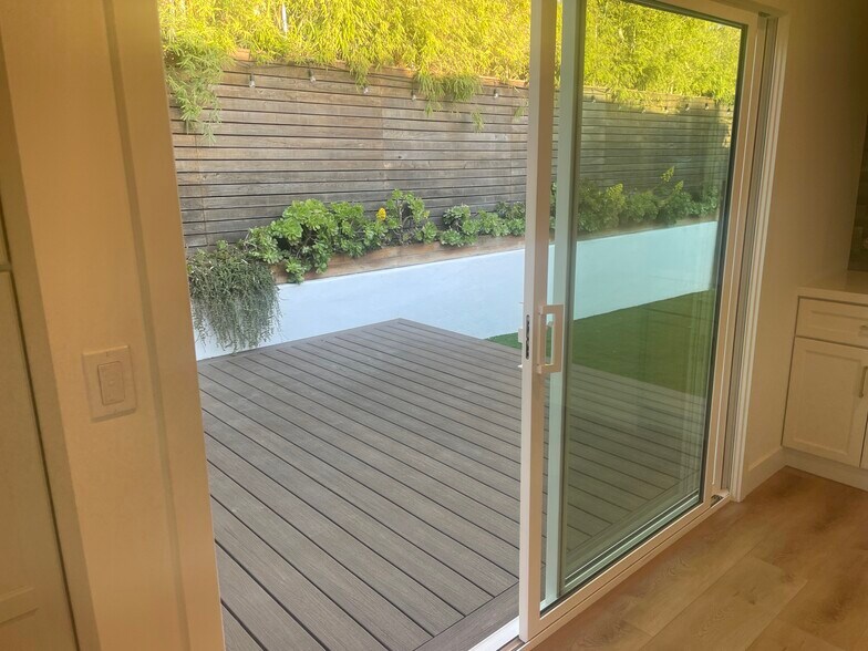 Building Photo - 536 1st St