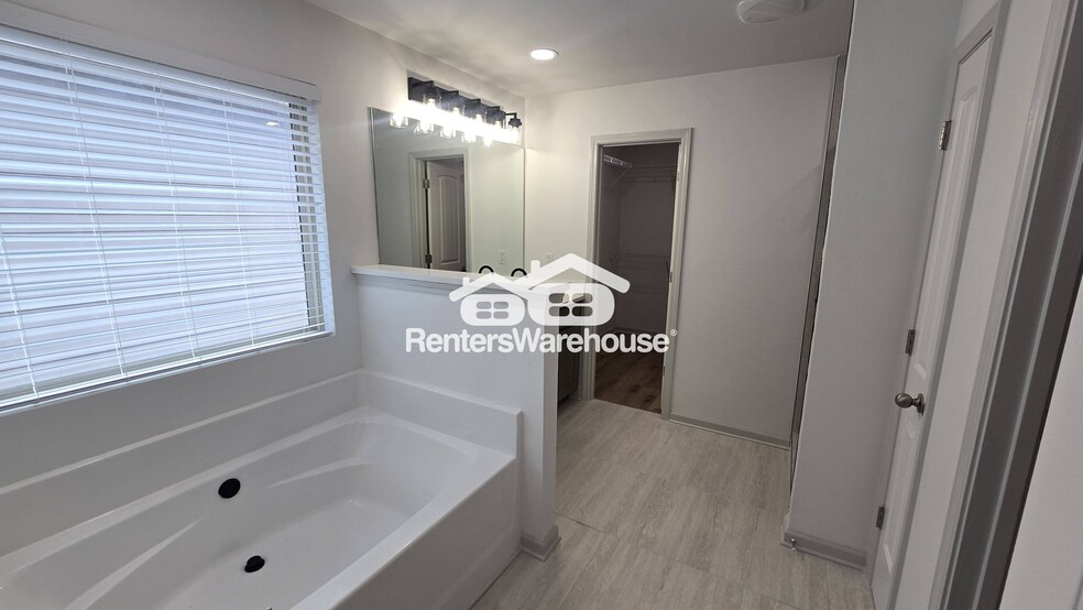 Building Photo - 796 Grenier Terrace NE