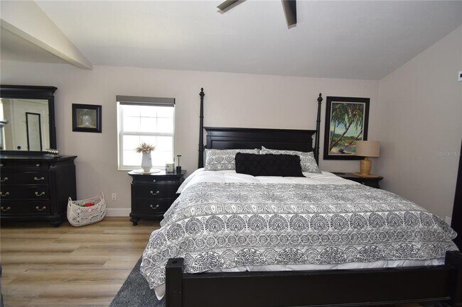 Building Photo - 1 Bedford Dr