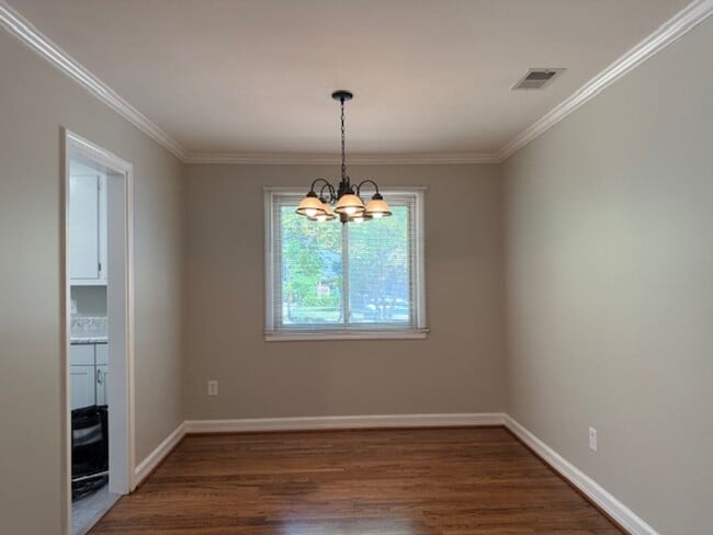 Building Photo - 2 Bedroom, 1 Bath duplex (right side unit) close to downtown Greenville with hardwood floors, a l...